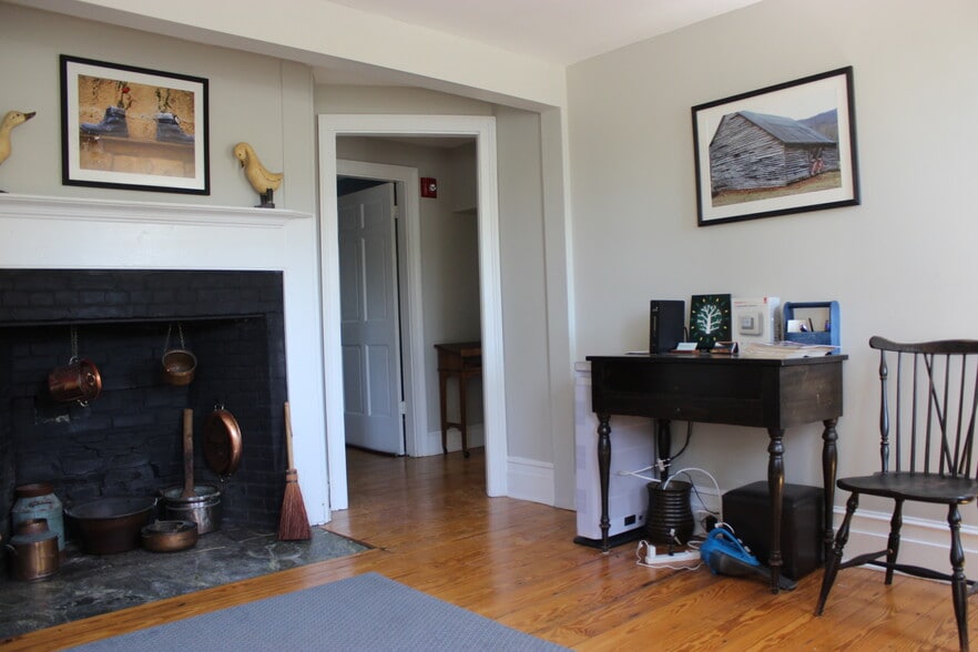 88 Bradley Rd, Woodbridge, CT for sale - Building Photo - Image 3 of 28