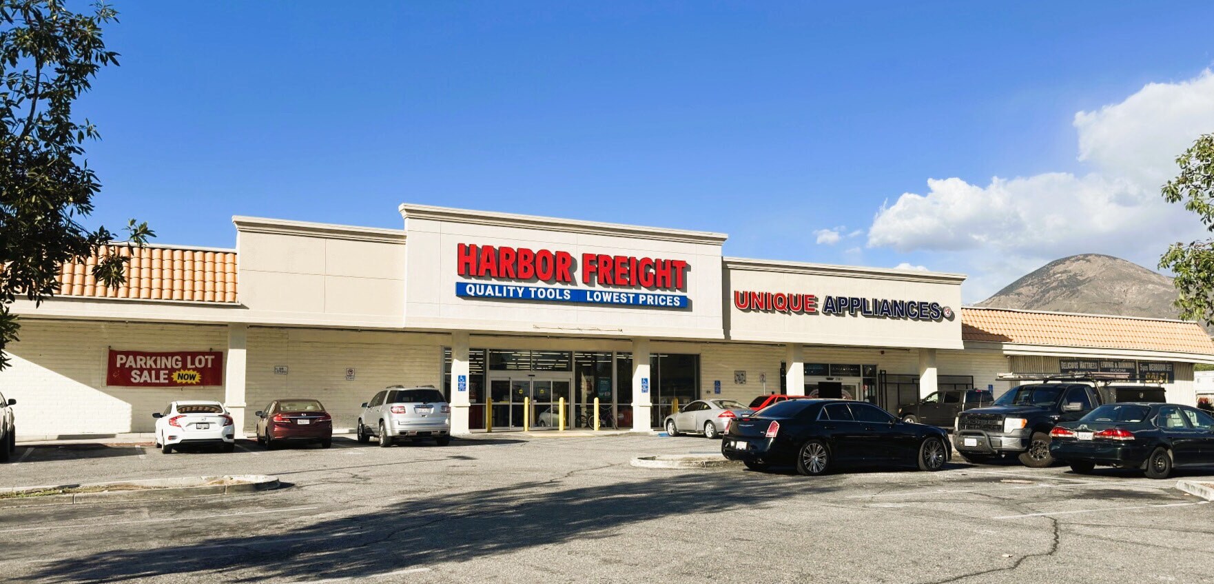 Harbor Freight Anchored Shopping Center portfolio of 2 properties for sale on LoopNet.com Building Photo- Image 1 of 5