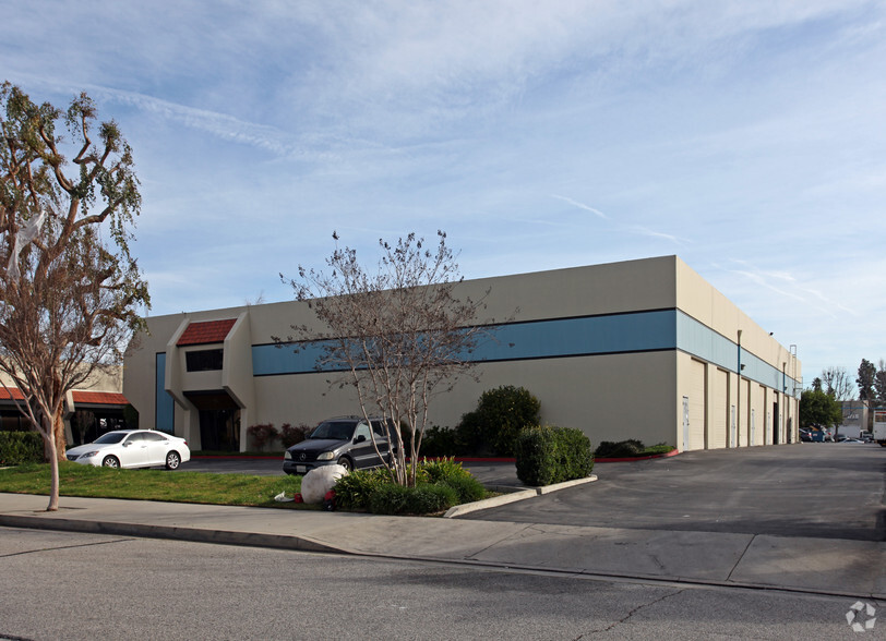 9230-9242 Deering Ave, Chatsworth, CA for lease - Primary Photo - Image 1 of 3