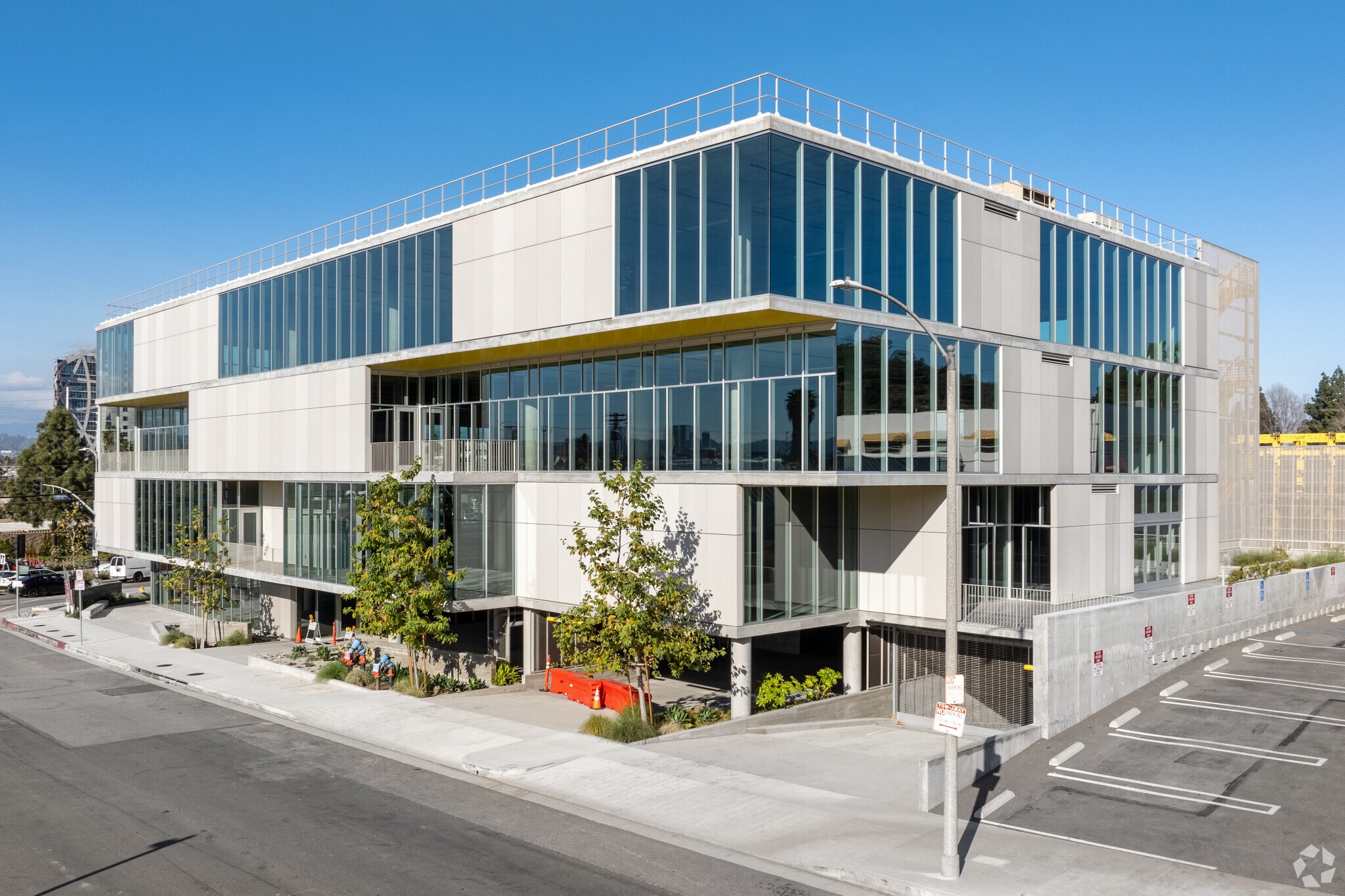 5950 W Jefferson Blvd, Los Angeles, CA for lease Building Photo- Image 1 of 17