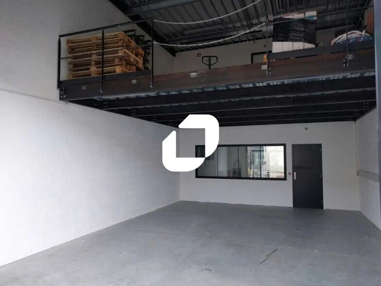 Office in Mérignac for lease - Interior Photo - Image 2 of 5