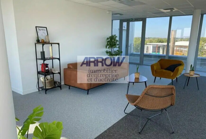 Office in Nantes for lease - Building Photo - Image 2 of 3