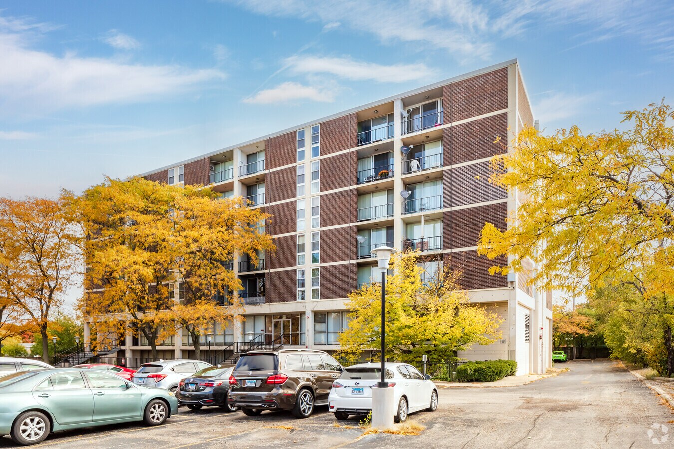 1043 S York Rd, Bensenville, IL 60106