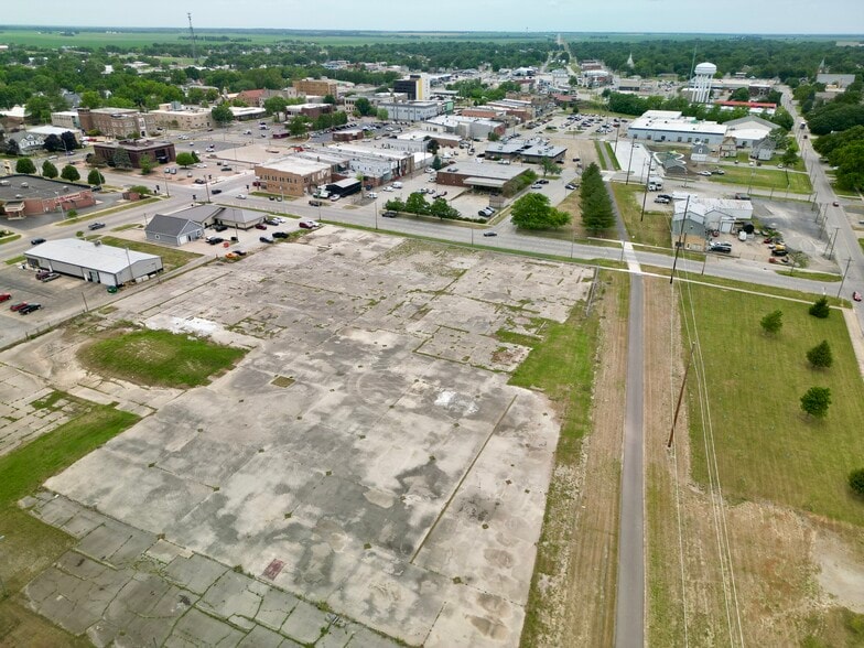 120 N 14th St, Mattoon, IL for sale - Building Photo - Image 2 of 10