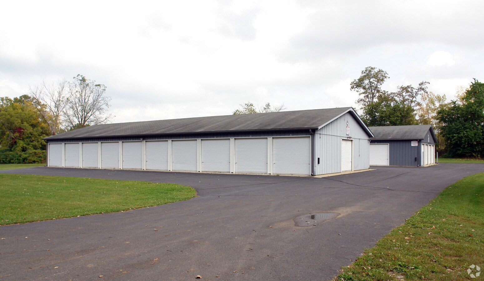 8623 Sand Rd, Bellevue, MI 49021