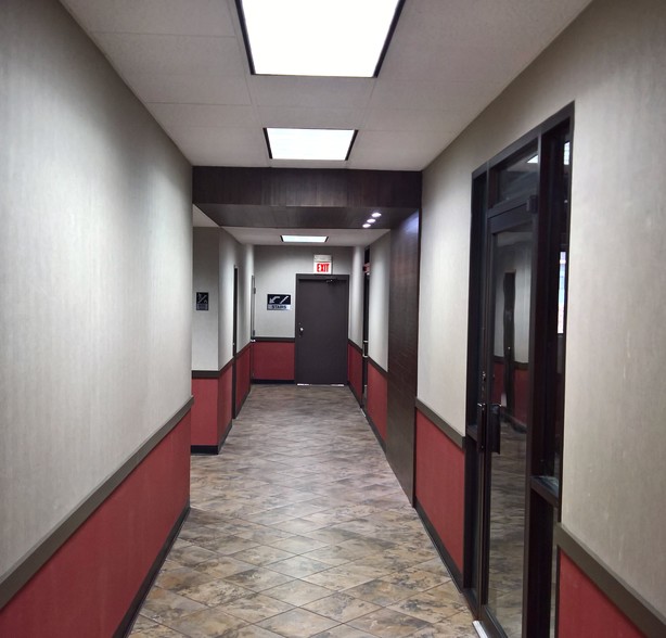 165 W South St, Hernando, MS for lease - Interior Photo - Image 2 of 9