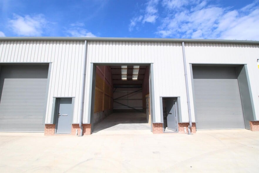 1-6 Hill View, Scarborough for lease - Building Photo - Image 2 of 6