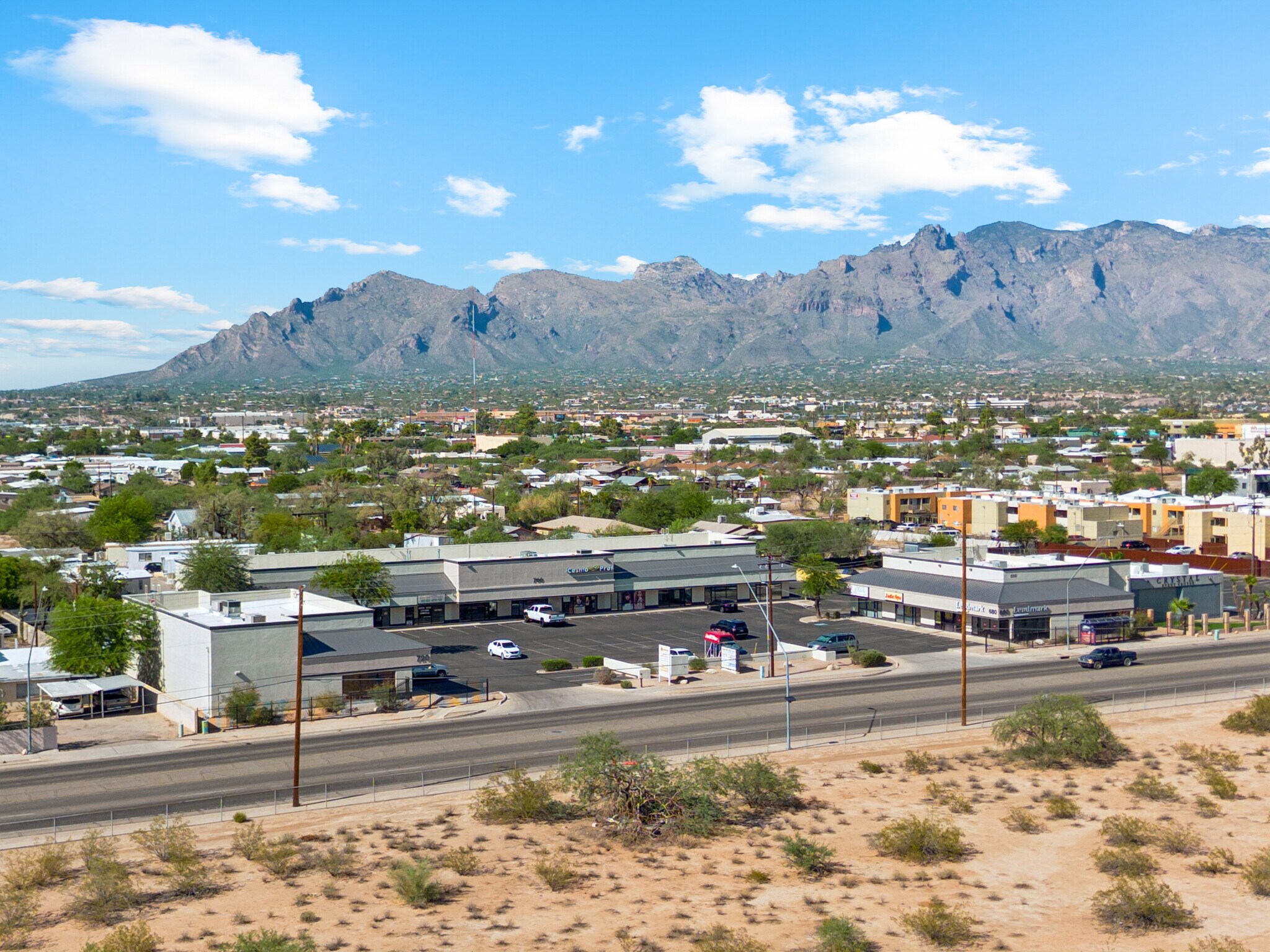 680-720 W Prince Rd, Tucson, AZ for lease Building Photo- Image 1 of 12