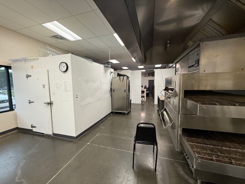 129 Orpha Dr, Middlebury, IN for lease - Interior Photo - Image 3 of 4