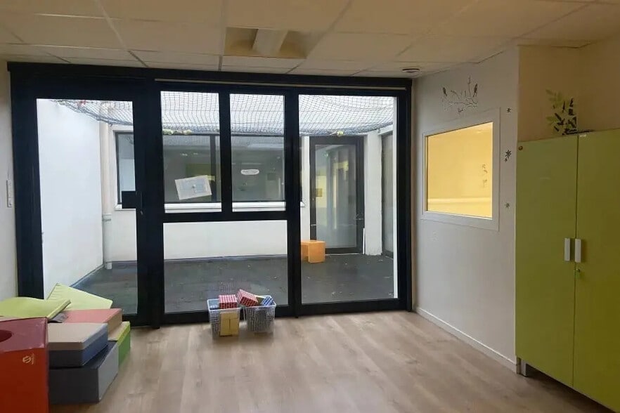 Office in Boulogne-Billancourt for lease - Building Photo - Image 3 of 6