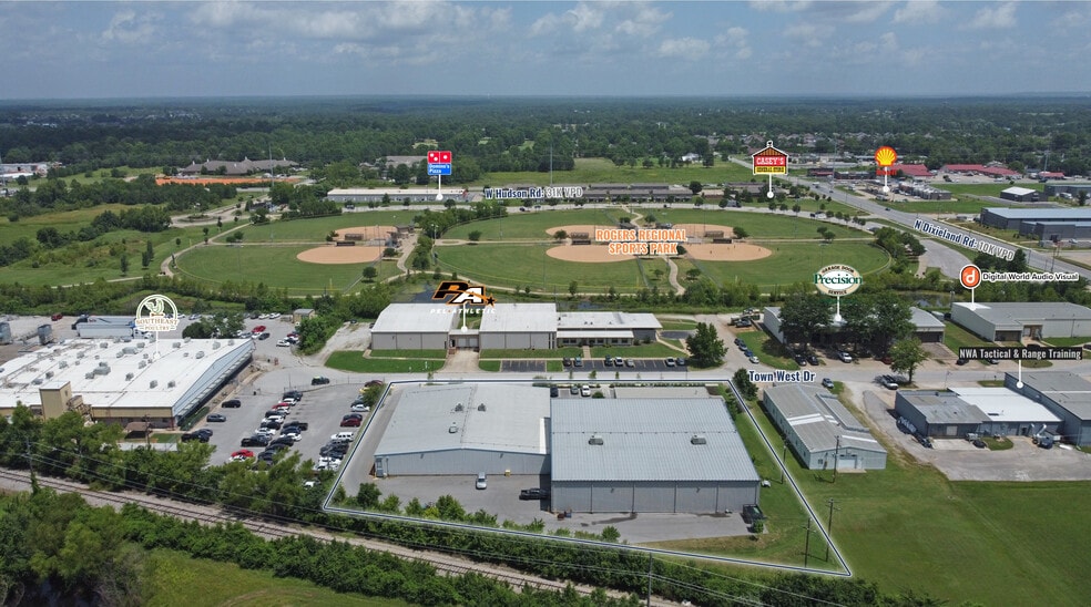 2120 Town West Dr, Rogers, AR for sale - Building Photo - Image 2 of 16