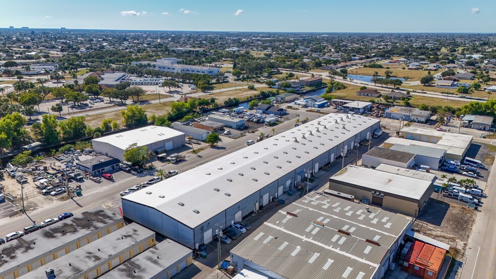 847-905 SE 9th Ter, Cape Coral, FL for lease - Building Photo - Image 2 of 7