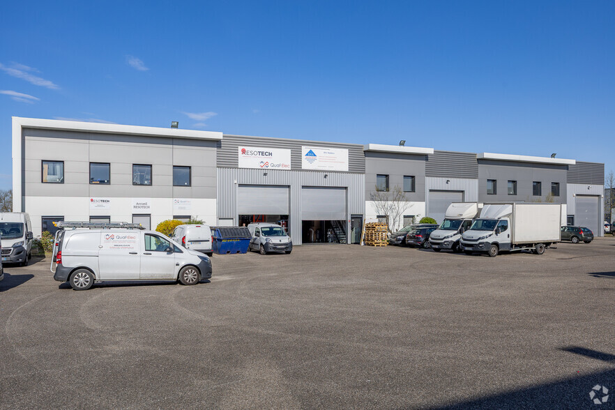 Flex in Saint-Priest for sale - Building Photo - Image 2 of 10