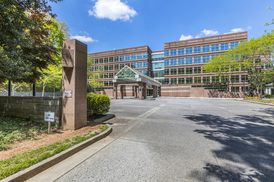 5780 Powers Ferry Rd NW, Atlanta, GA for lease - Building Photo - Image 1 of 11