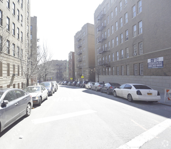 201 E 164th St, Bronx, NY for lease - Building Photo - Image 2 of 6