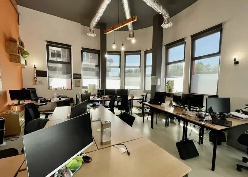 Office in Rouen for lease - Building Photo - Image 3 of 14