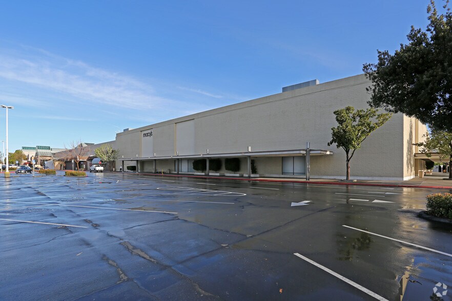 1689 Arden Way, Sacramento, CA for sale - Primary Photo - Image 1 of 1