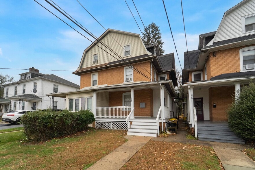 222 Lippincott Ave, Ardmore, PA for sale - Primary Photo - Image 1 of 39