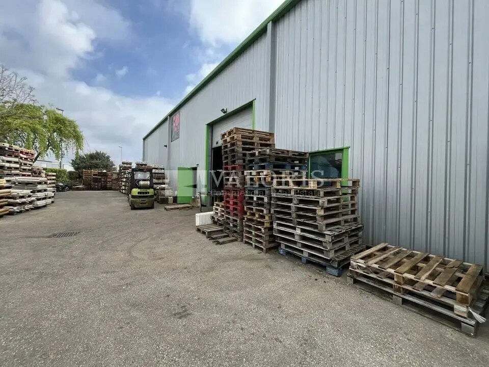 Flex in Marcilly-d'Azergues for lease Building Photo- Image 1 of 8