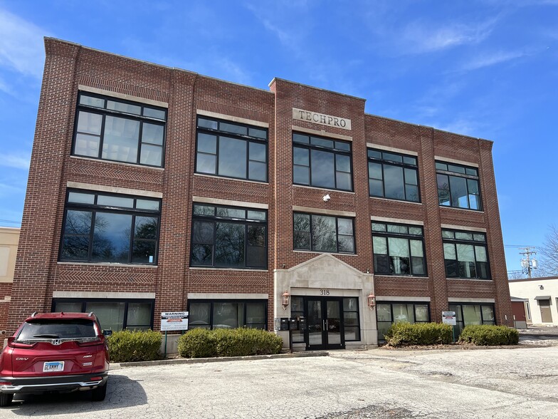 318 Anderson Blvd, Geneva, IL for sale - Building Photo - Image 1 of 56