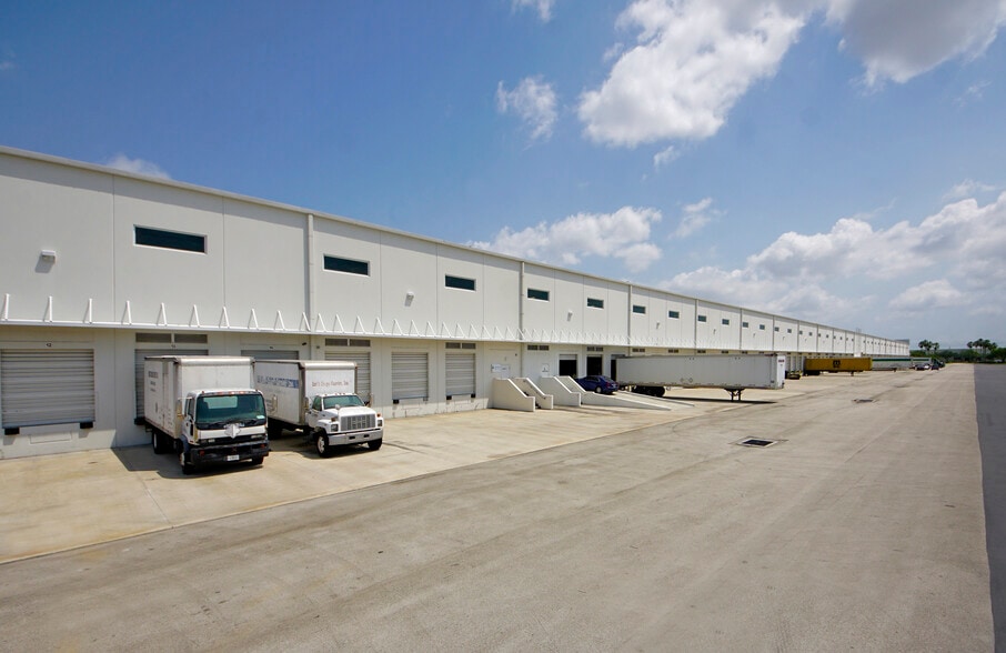 10800 NW 106th St, Miami, FL for lease - Building Photo - Image 3 of 6