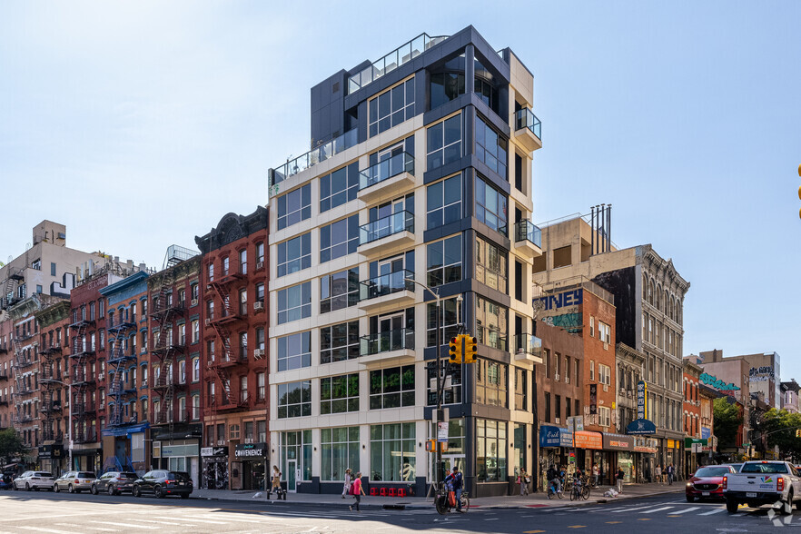 355 Grand St, New York, NY for lease - Building Photo - Image 1 of 11