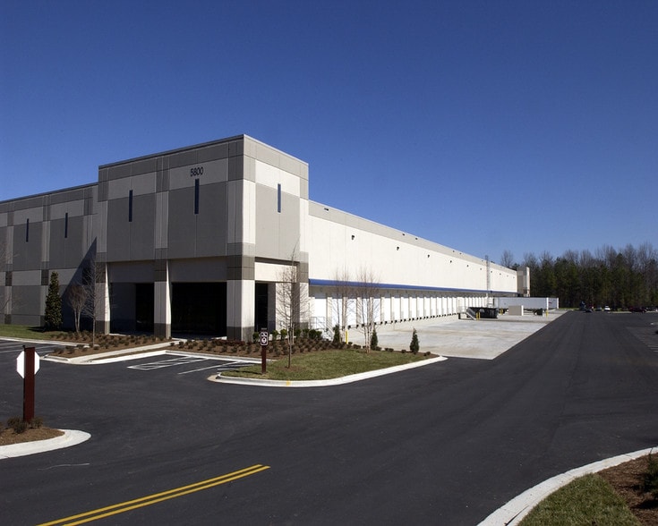 5800 Plummer Rd, Atlanta, GA for lease - Building Photo - Image 3 of 6