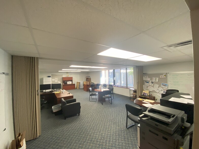 660 Charbonier Rd, Florissant, MO for lease - Building Photo - Image 3 of 15