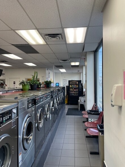 447 Smith St, Perth Amboy, NJ for sale - Building Photo - Image 2 of 18