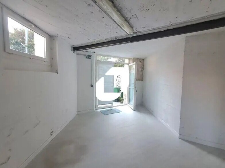 Office in Bordeaux for lease - Building Photo - Image 3 of 9