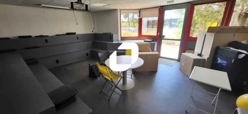 Office in Mérignac for lease - Building Photo - Image 3 of 17