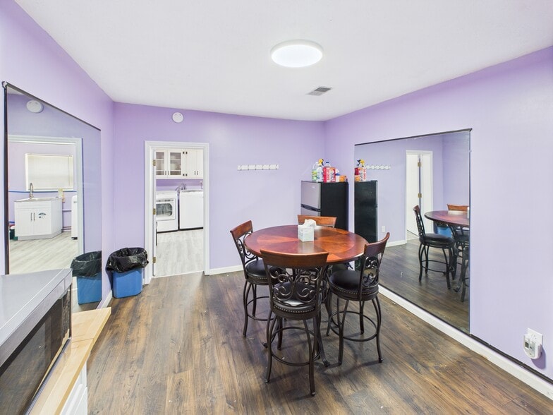 2404 Grant Ave, Saint Albans, WV for sale - Interior Photo - Image 2 of 13