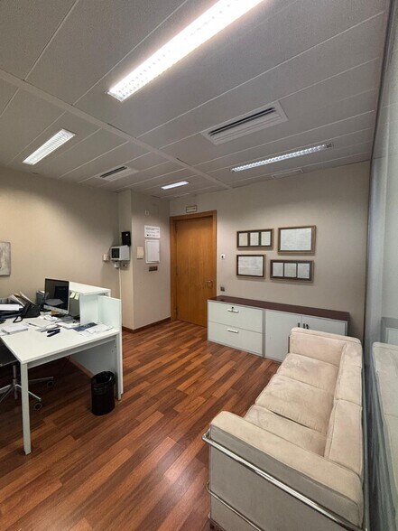 Office in SEVILLA for sale - Building Photo - Image 2 of 6