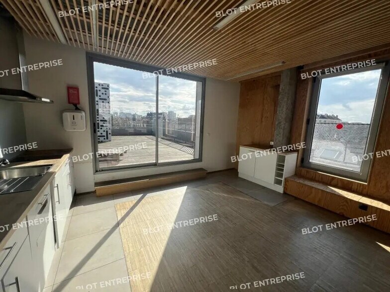 Office in Nantes for lease - Building Photo - Image 2 of 13