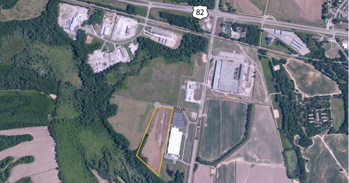 Off Boone Blvd, Northport, AL for lease Primary Photo- Image 1 of 2