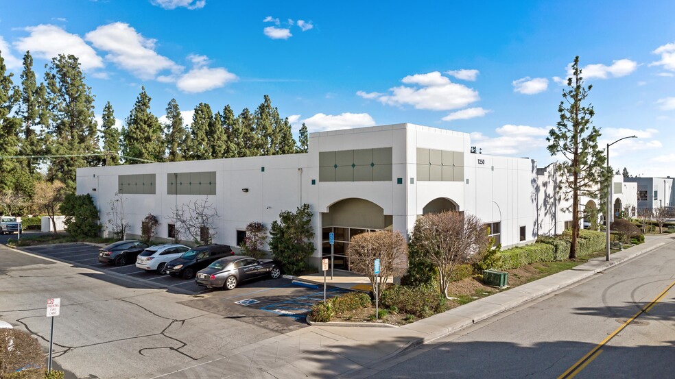 1250 Mountain View Cir, Azusa, CA for lease - Building Photo - Image 1 of 10