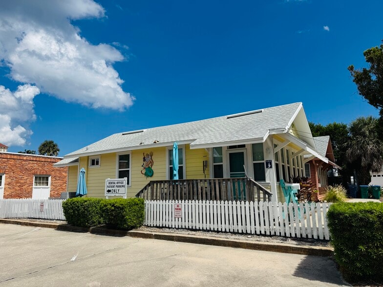 118 Hall Pl, Neptune Beach, FL for sale - Building Photo - Image 3 of 8