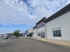 5371-5385 Ridge Ave, Cincinnati, OH for lease Building Photo- Image 1 of 6