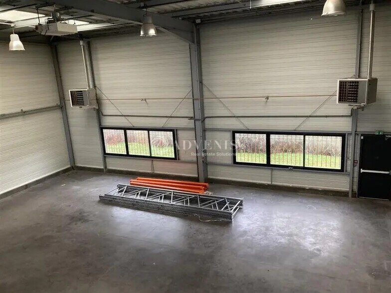 Flex in Mer for lease - Interior Photo - Image 2 of 4