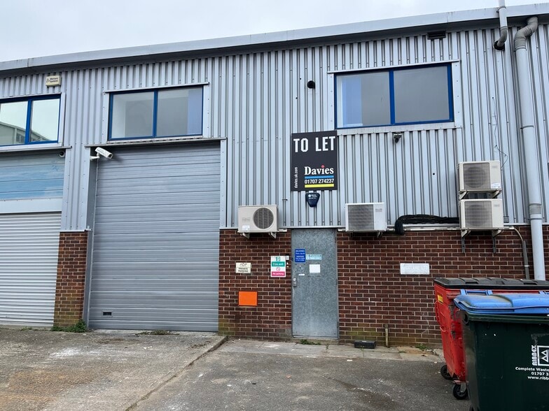 Martinfield, Welwyn Garden City for lease - Building Photo - Image 2 of 18