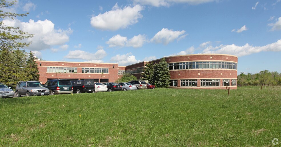 368 Pleasant View Dr, Lancaster, NY 14086