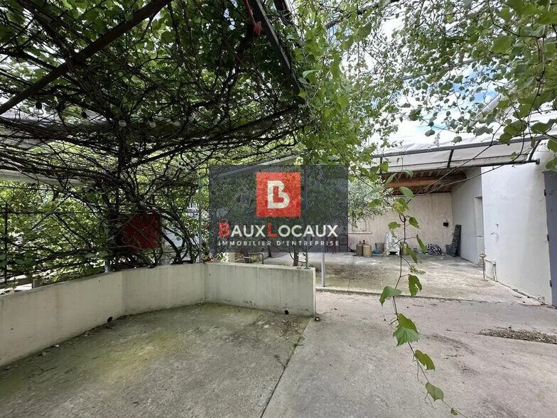 Retail in Le Pontet for lease - Building Photo - Image 3 of 10