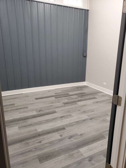 Rt 64 & Rt 47, Lily Lake, IL for sale - Interior Photo - Image 1 of 1