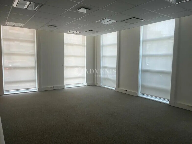 Office in Tours for lease - Interior Photo - Image 2 of 5