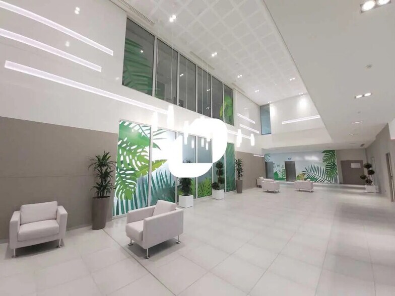 19 Rue D'Arcueil, Rungis for lease - Lobby - Image 3 of 9