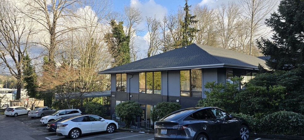1900 116th Ave NE, Bellevue, WA for sale - Building Photo - Image 3 of 21