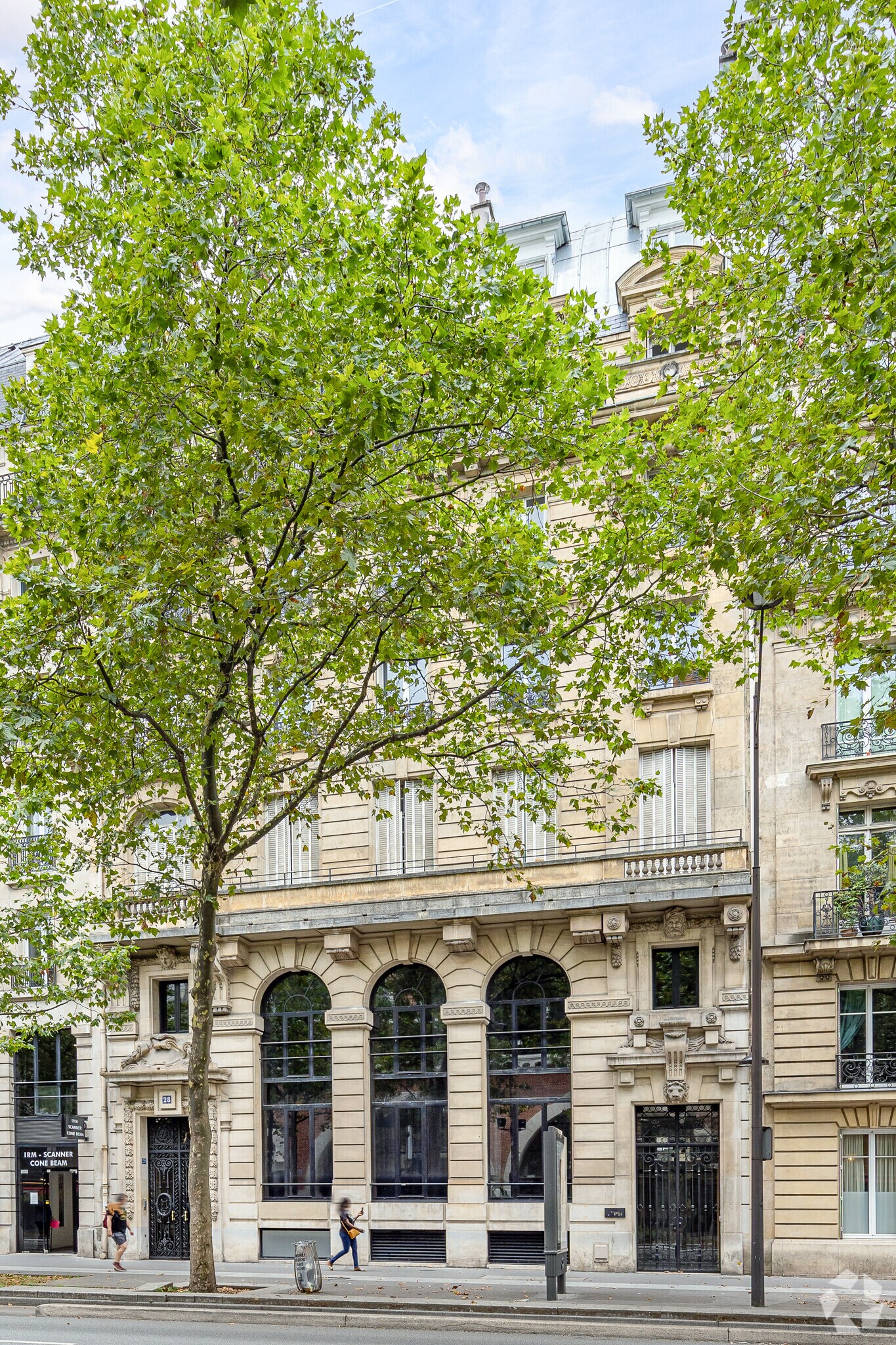 28 Avenue Daumesnil, Paris for sale Primary Photo- Image 1 of 2