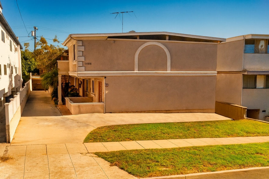 11938 Dorothy St, Los Angeles, CA for sale - Building Photo - Image 2 of 19