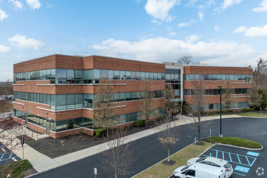 Waterview Drive, Hamilton Township, NJ for lease - Building Photo - Image 3 of 4