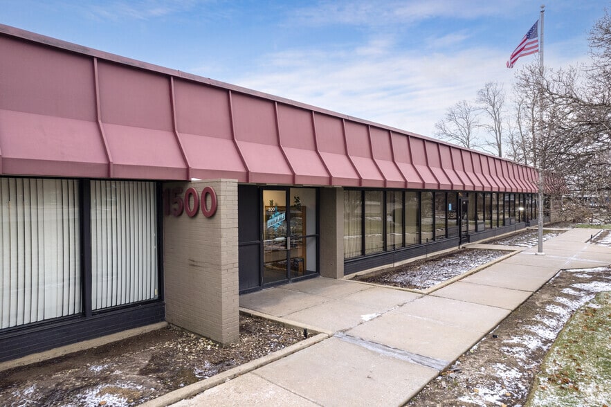 1500 Hicks Rd, Rolling Meadows, IL for lease - Building Photo - Image 1 of 7